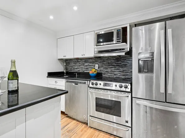 18 East 63rd Street image 4 of 9