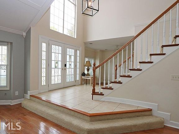 5th image of 2342 Oakwood Way SE