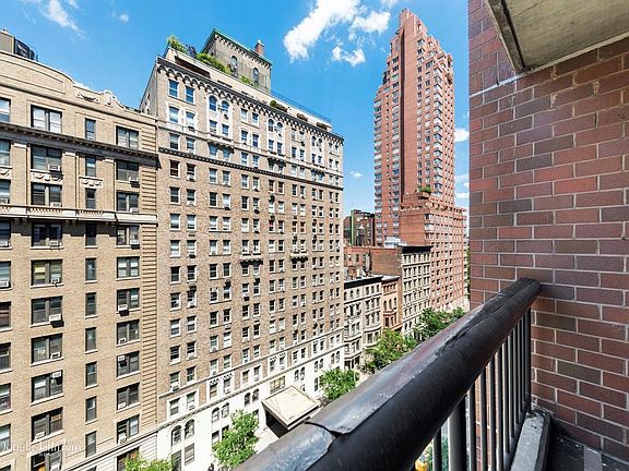 4th image of 130 W 79th St APT 10E
