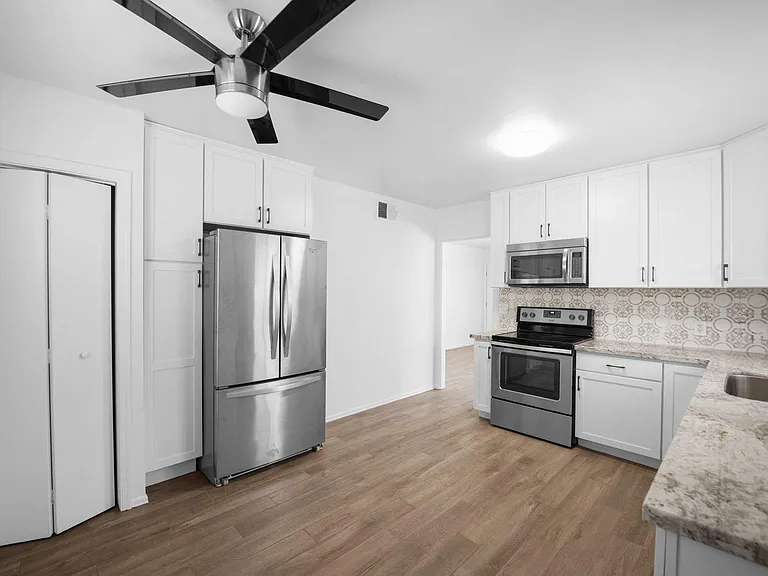 547 W San Juan Ave #B — Photo 3