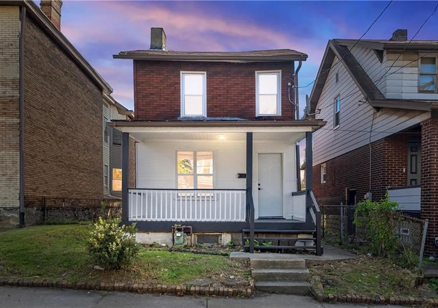 Beautifully renovated 3 bedroom home in Swissvale — Photo 1