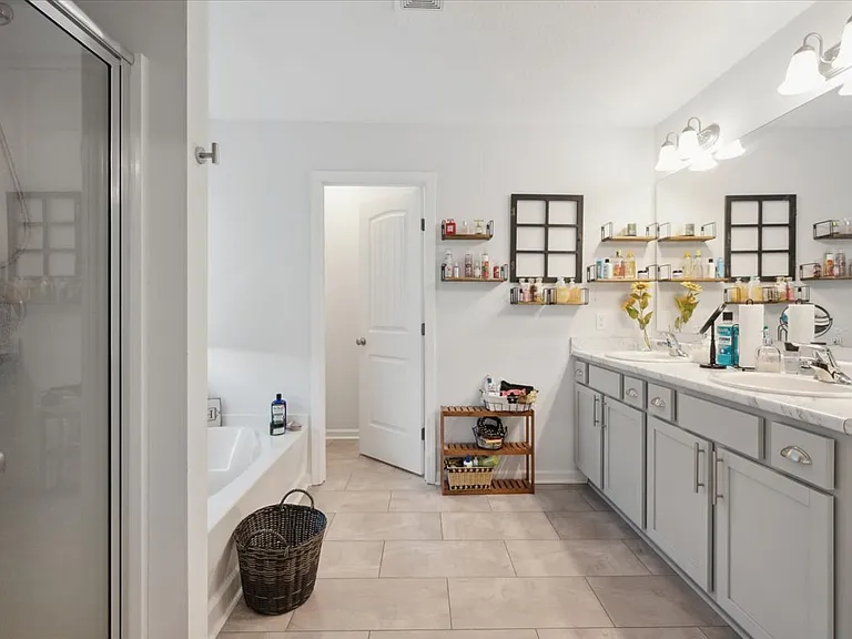 58 Summerhill Dr — Photo 4
