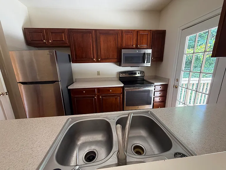 1112 Pepperhill Cir — Photo 8