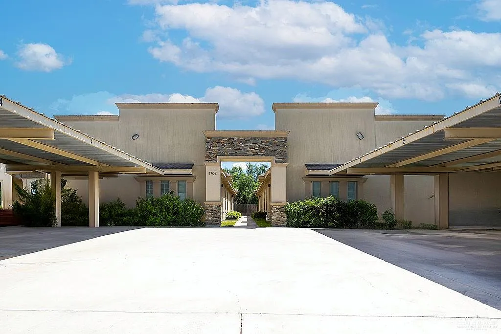 2 bed, 2.0 bath, 1120 sqft, $1,100 — Photo 1