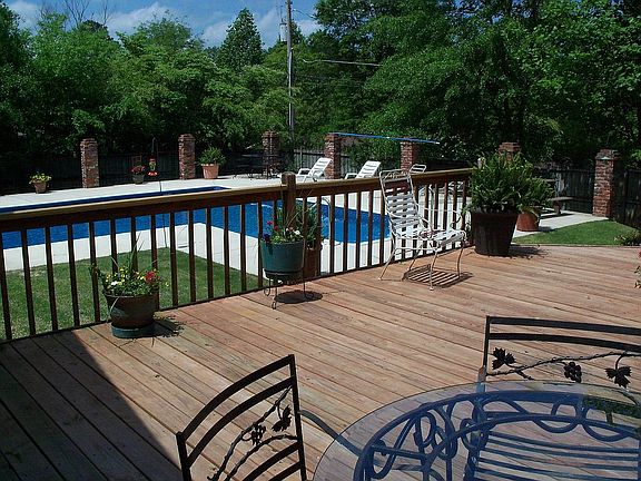Huge deck for entertaining