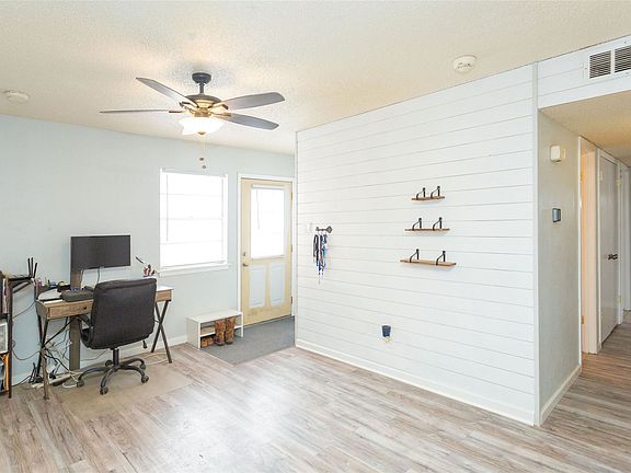 4th image of 2613 Palomar Pl