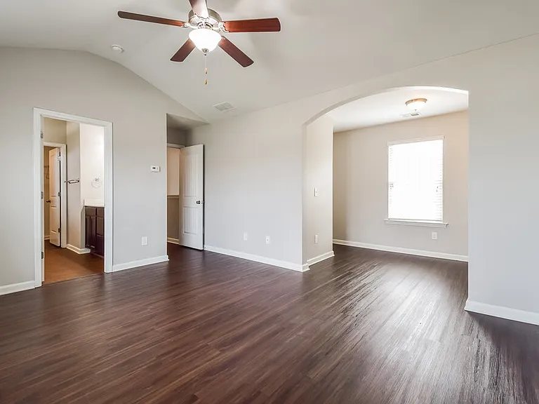 111 Howard Ave NW — Photo 10