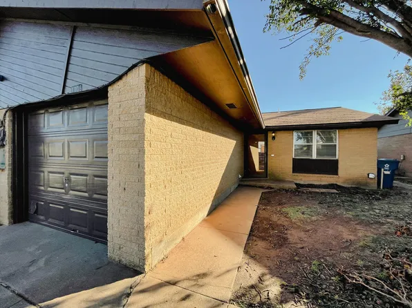 1006 Swan Lake Ct, Edmond, OK 73003