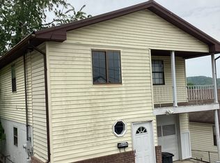 1030 10th St, Nitro, WV 25143