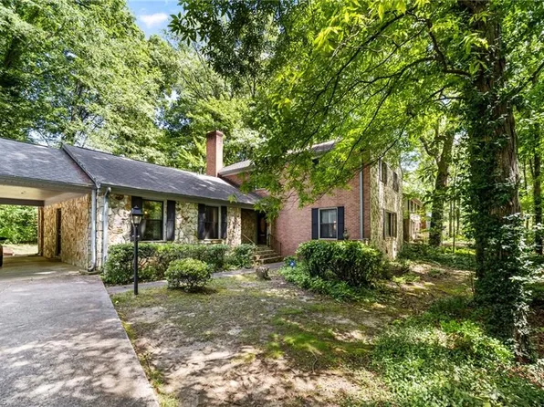 1204 Hobbs Rd, Greensboro, NC 27410