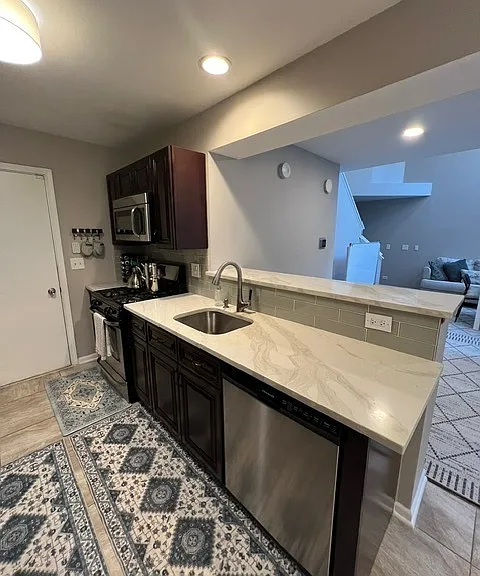 109 Holmes Way #109 — Photo 5