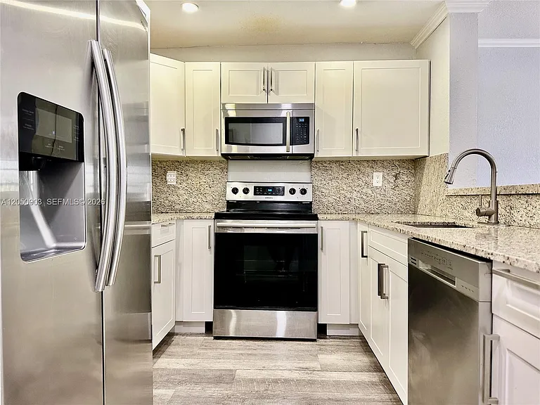15430 SW 82nd Ln #633 — Photo 1
