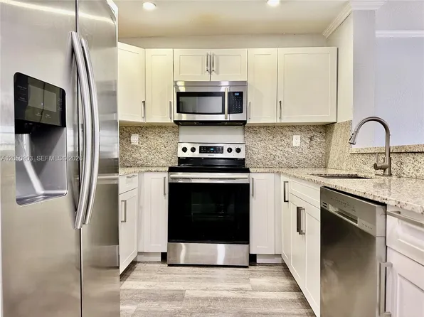 15430 SW 82nd Ln APT 633, Miami, FL 33193