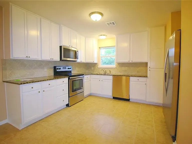 213 Cherokee Ln — Photo 11