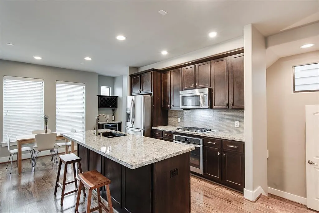 3 bed, 3.5 bath, 1835 sqft, $2,900 — Photo 4