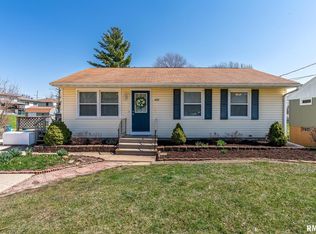 123 S 9th St, Le Claire, IA