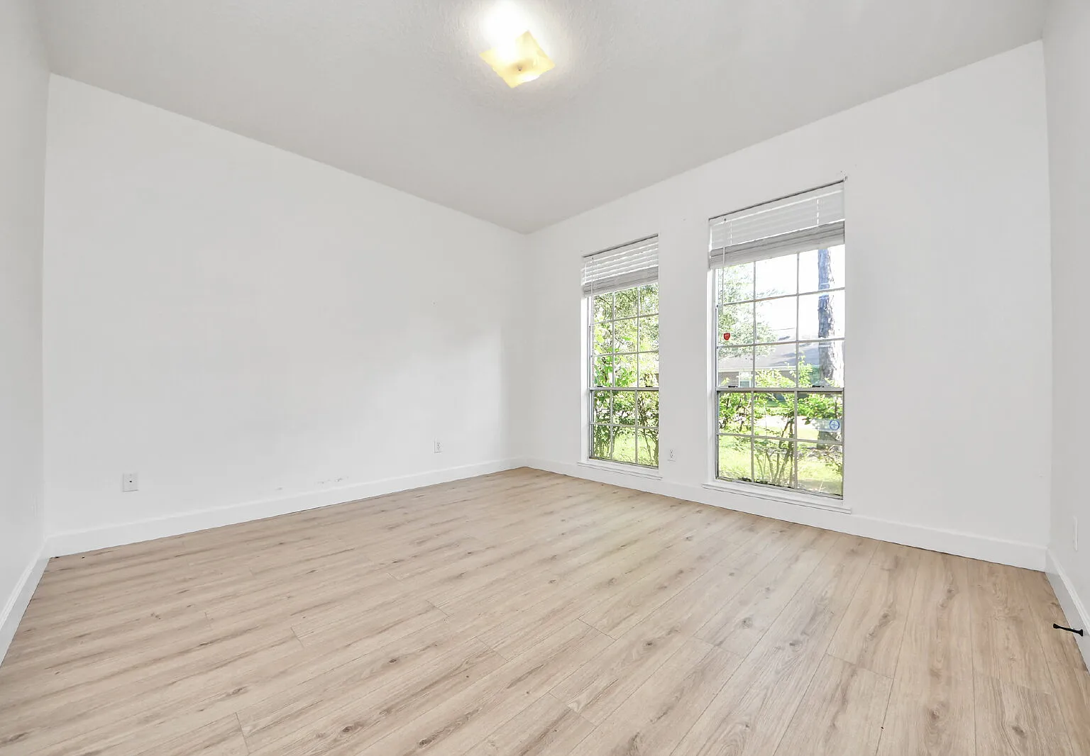 5 bed, 2.5 bath, 2868 sqft, $2,650 — Photo 3