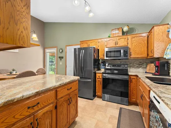 205 W Chicory Dr, Brandon, SD 57005