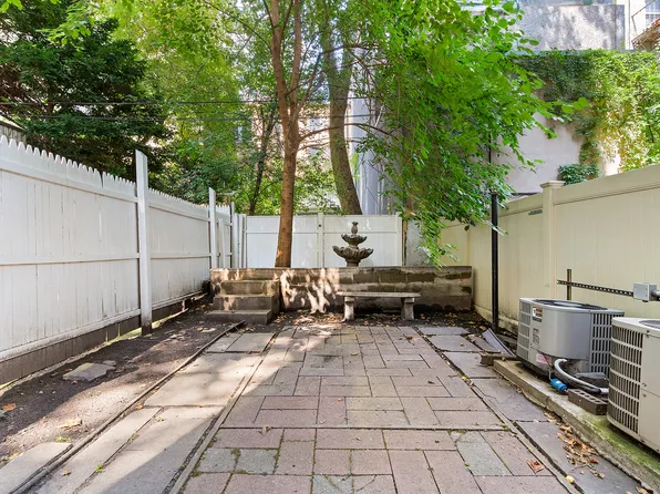 245 East 52nd Street image 8 of 9