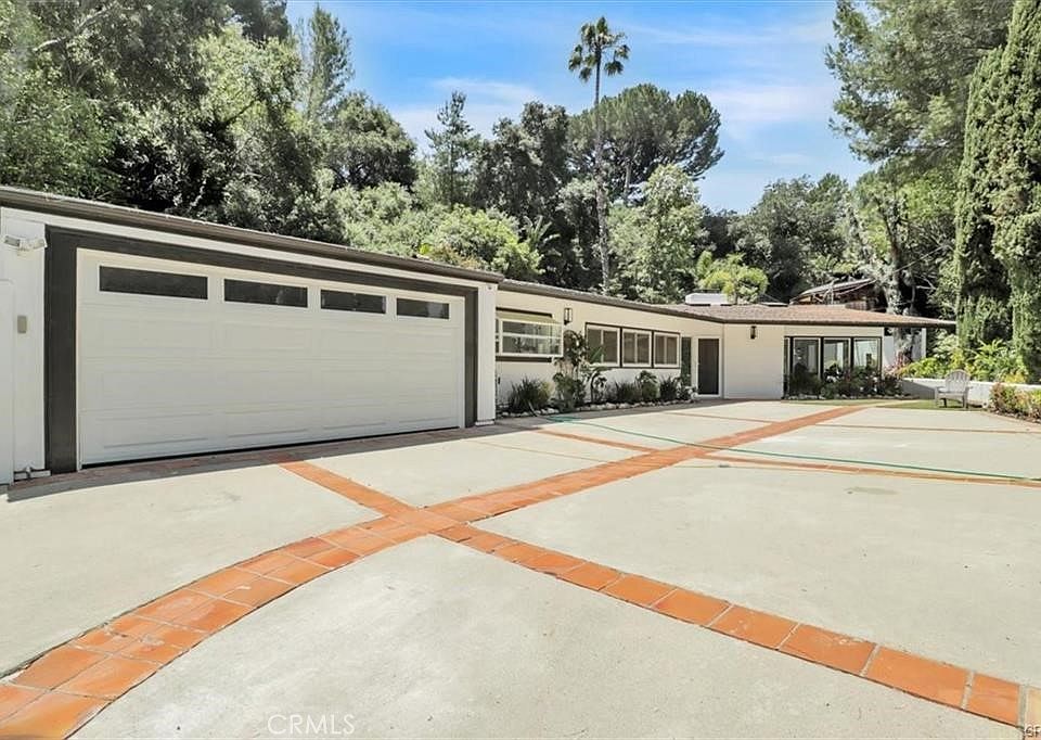 1st image of 9466 Hidden Valley Pl