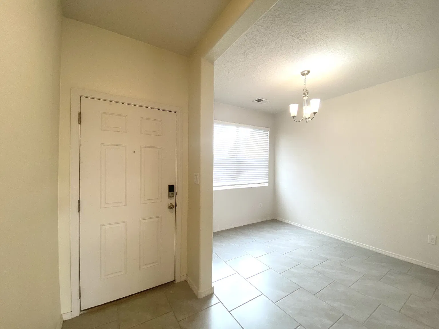 3 bed, 2.0 bath, 1455 sqft, $2,195 — Photo 2