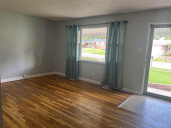 2nd image of 2616 Carousel Dr