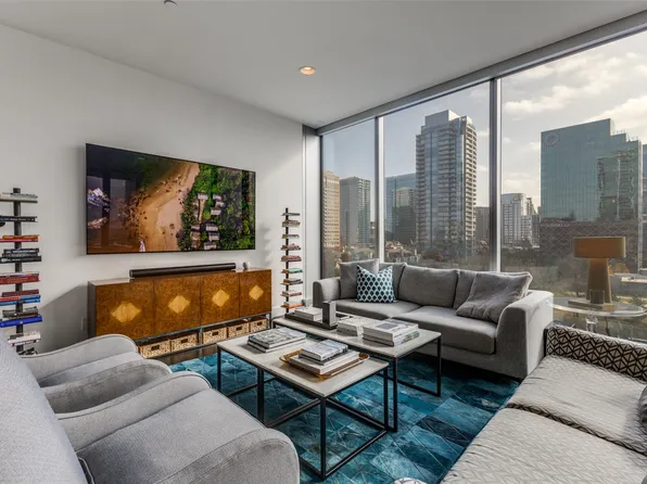 3130 N Harwood St APT 801, Dallas, TX 75201