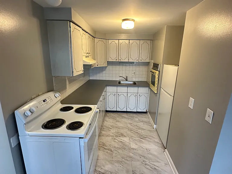 2689 Elmwood Ave #3 — Photo 10