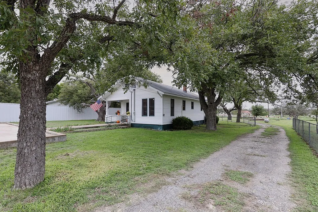 Building Photo - 23181 W US Highway 290