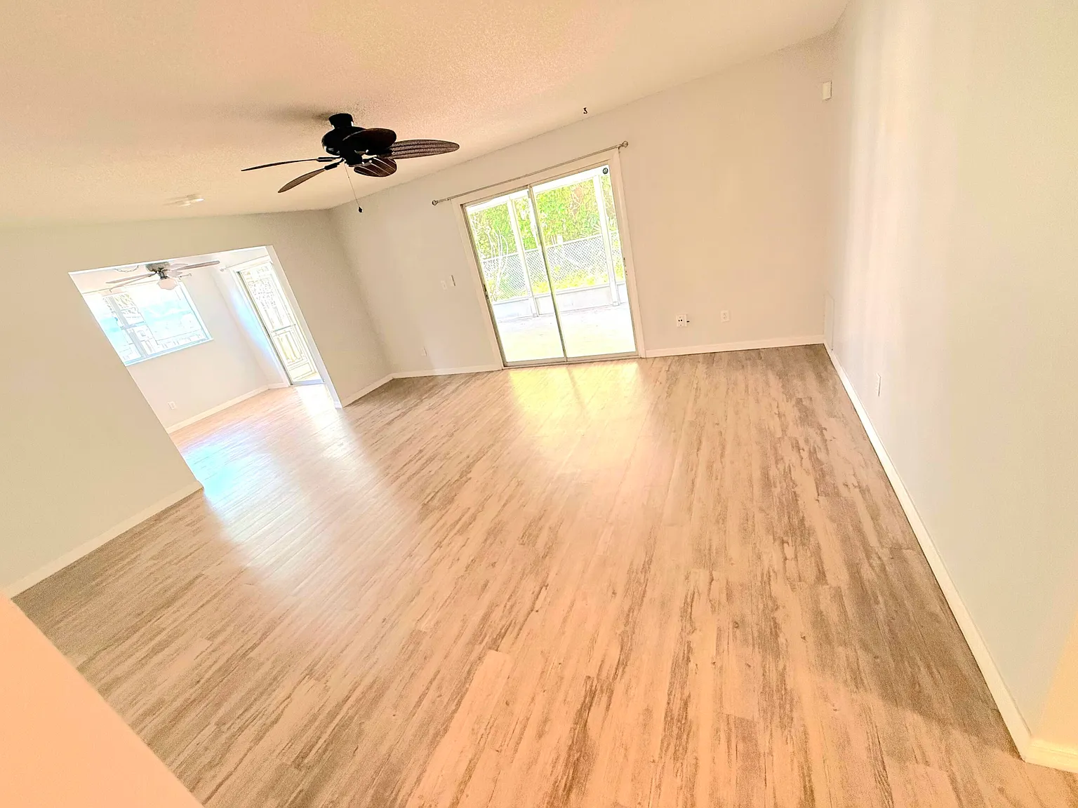 3 bed, 2.0 bath, 1520 sqft, $2,500 — Photo 2