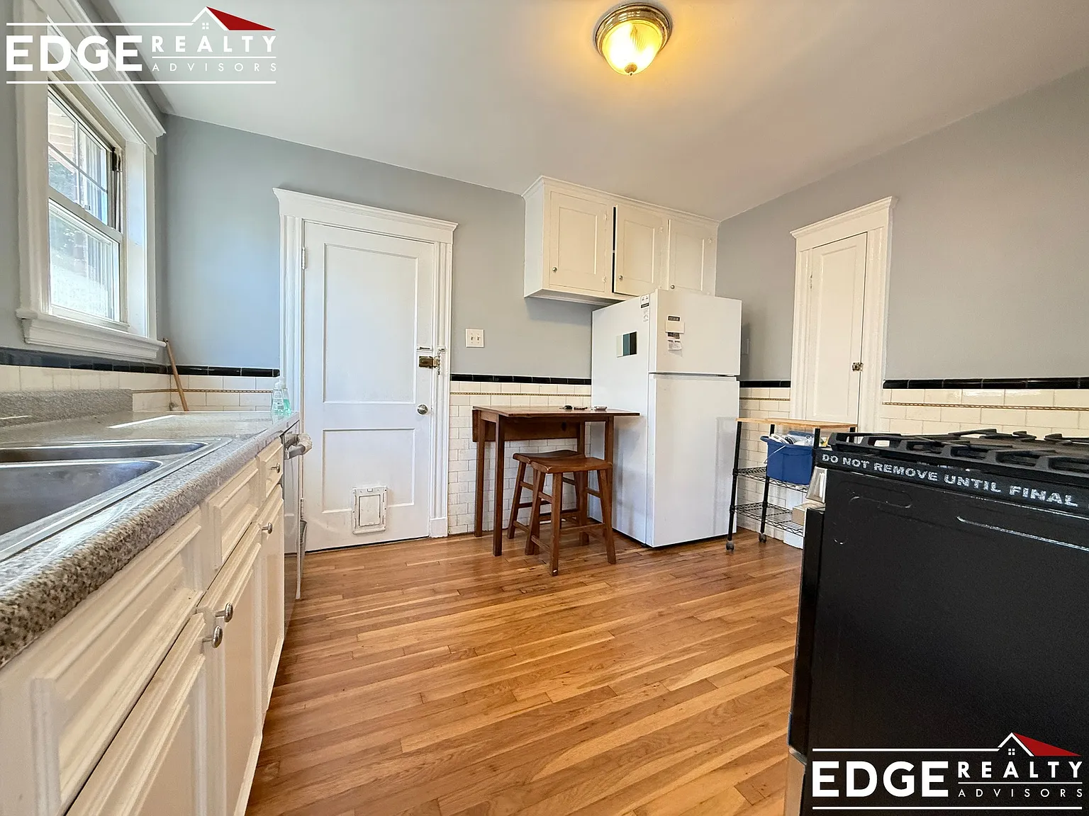 3 bed, 1.0 bath, $3,500 — Photo 2