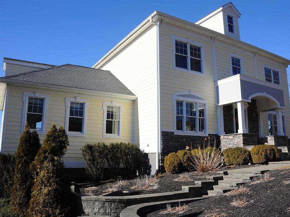 1st image of 26 Huyler Dr
