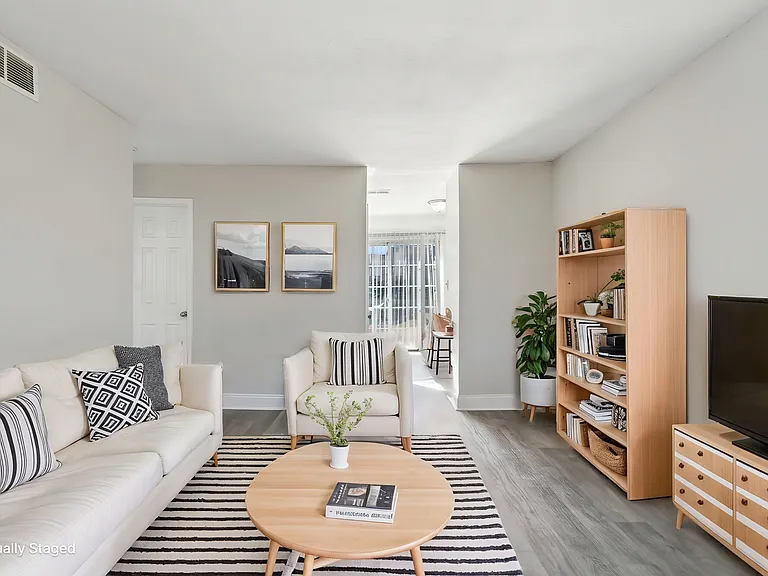 Mitchell s Park Apartments — Photo 12