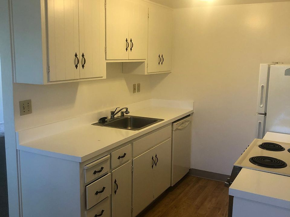1st image of 1055 W Washington Ave #7