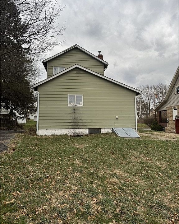 2nd image of 1224 Finch St