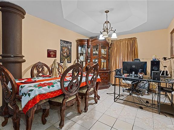 5th image of 609 W Albatross Ave