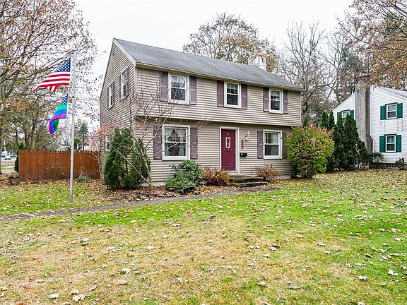 2nd image of 1104 Roosevelt Rd