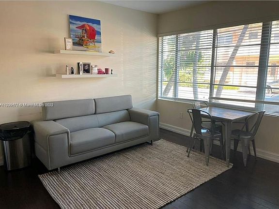 2nd image of 611 11th St APT 105