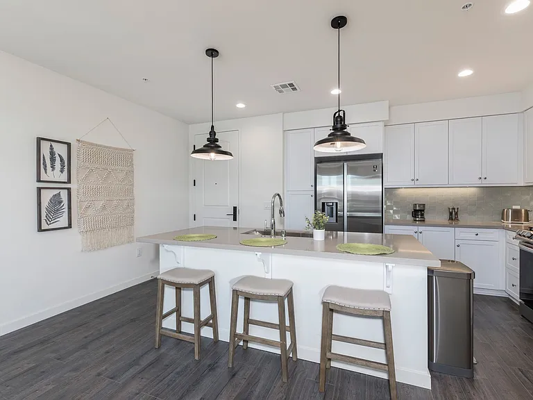 Mission View Residences — Photo 40