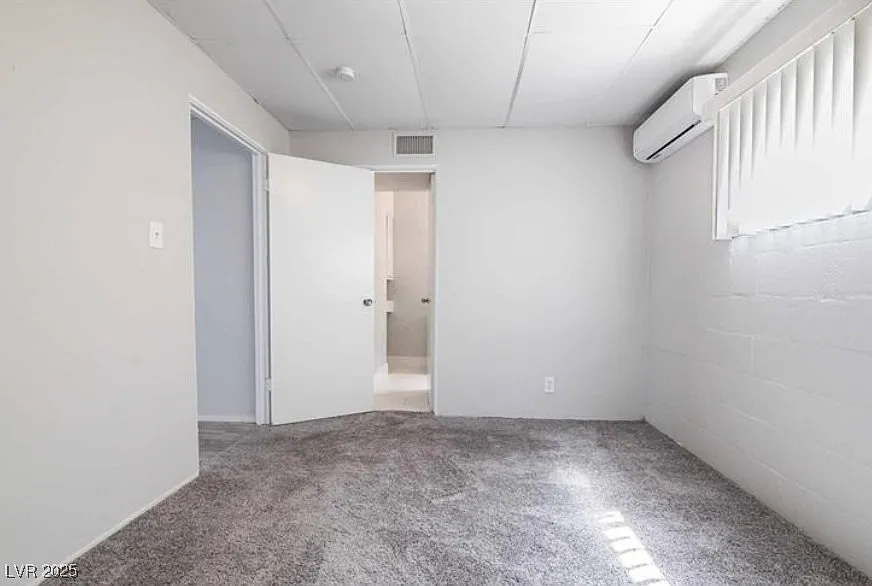 2 bed, 1.0 bath, 4570 sqft, $1,050 — Photo 2