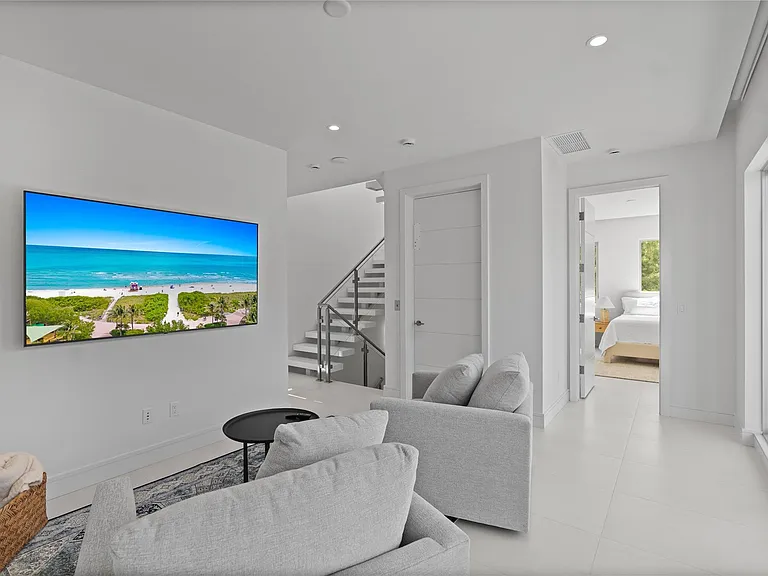 221 Shore Ct #221 — Photo 36