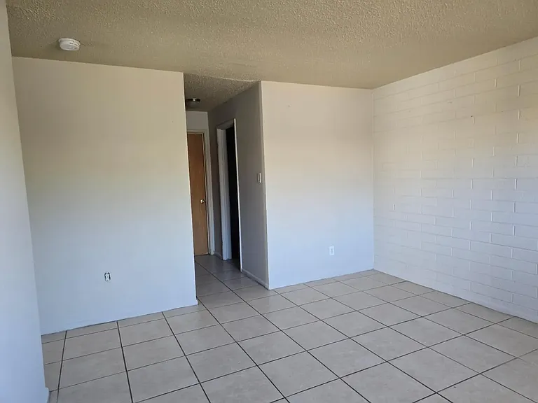 2324 W Orangewood Ave #5 — Photo 4
