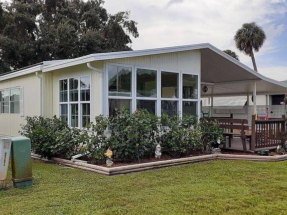 2nd image of 2381 Lakeside Dr
