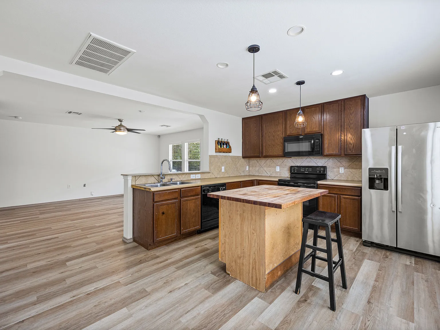 3 bed, 1659 sqft, $2,250 — Photo 3