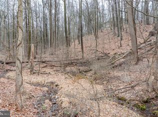 10 Hidden Pond Dr, Reading, PA 19607