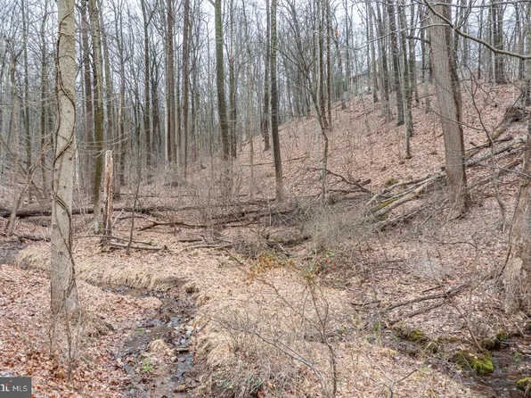 10 Hidden Pond Dr, Reading, PA 19607