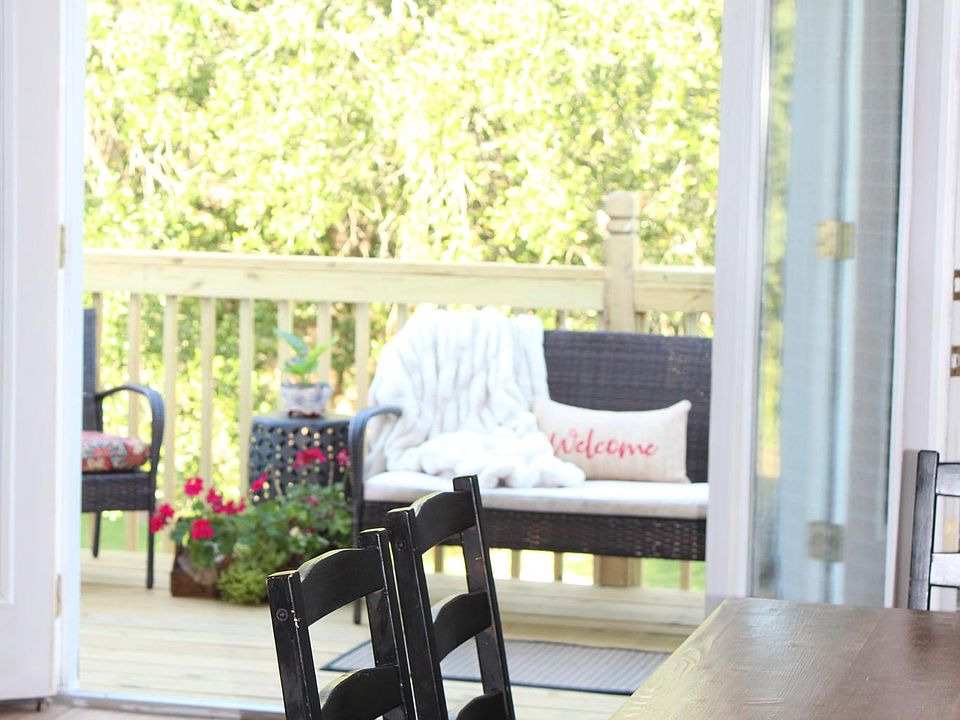 Living Room/ Back Balcony