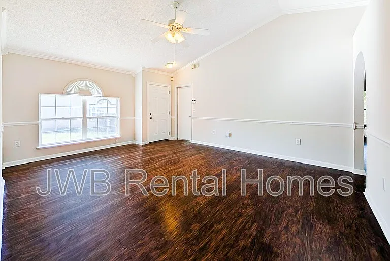 8227 Oak Crossing Dr W — Photo 6