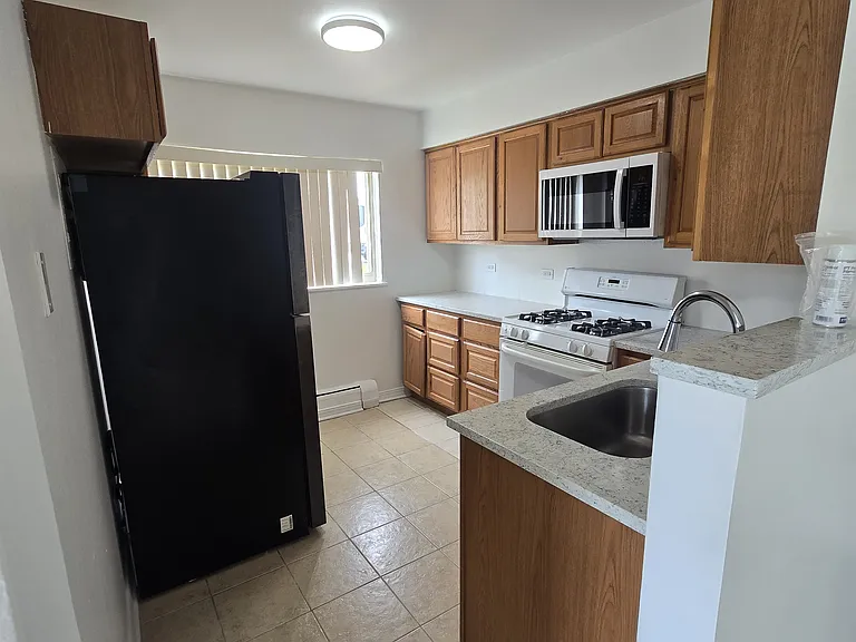 Kitchen 9'0"x 10'0"