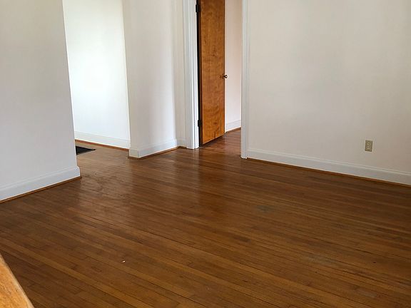 3rd image of 162 Eastview Cir #162